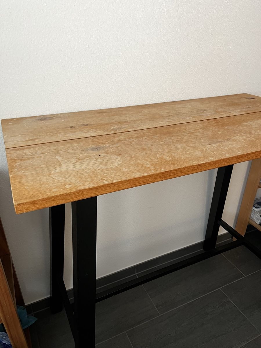 Tische: Bartisch Holz mit schwarzen Beinen, gebraucht – Gebraucht aus Aesch BL von Switcha 2