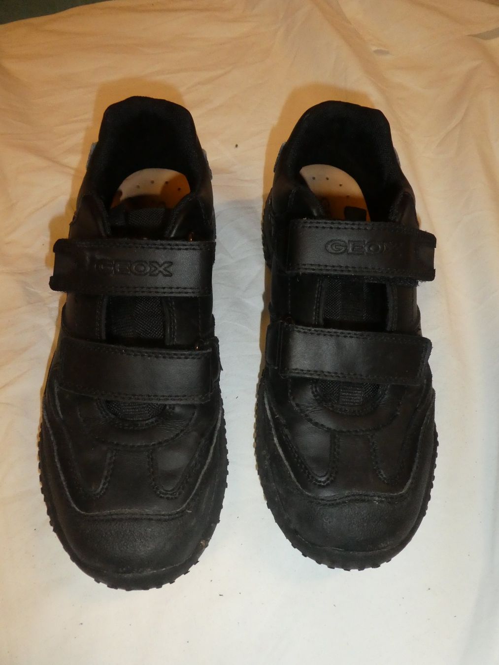Geox Scarpe per ragazzi: schwarze GEOX Turnchschuhe mit Klett Gr. 37 – Usato da Zürich venduto da anavlis-thymiano