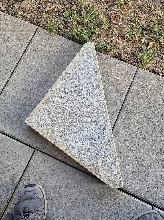 Rivestimenti per pavimenti: Schirmständer Gewicht – Usato da Koppigen venduto da abu_5syv