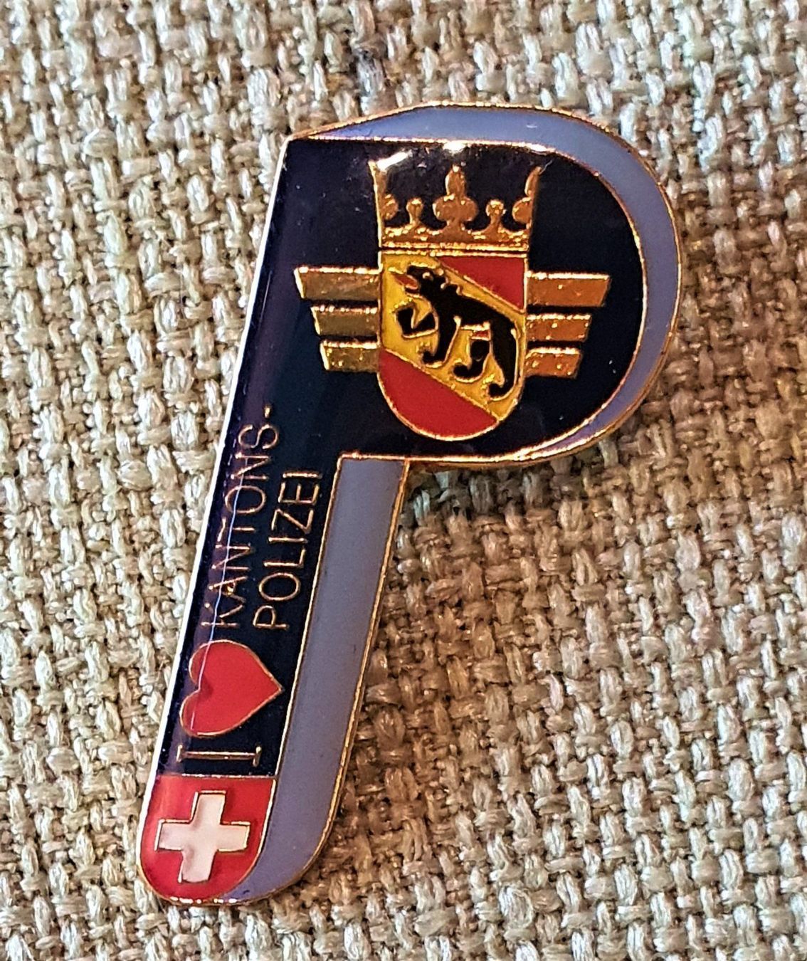 Plaketten & Abzeichen: J232 - Pin I Like Kantons Polizei Bern – Gebraucht aus Reinach BL von Boston-Verkauf