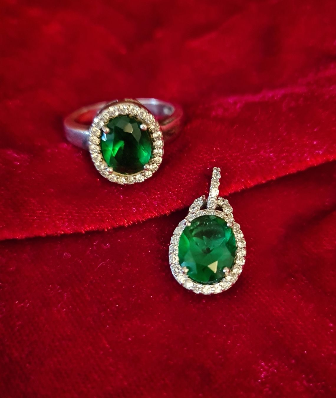 Altri gioielli: Ring und Anhänger aus 925er Silber – Usato da Zug venduto da opo_cy5d