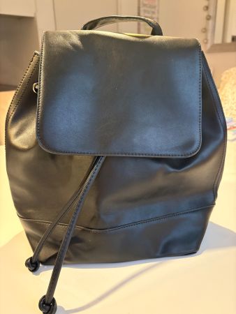 Damen Rucksack Lederimitat schwarz guter Zustand