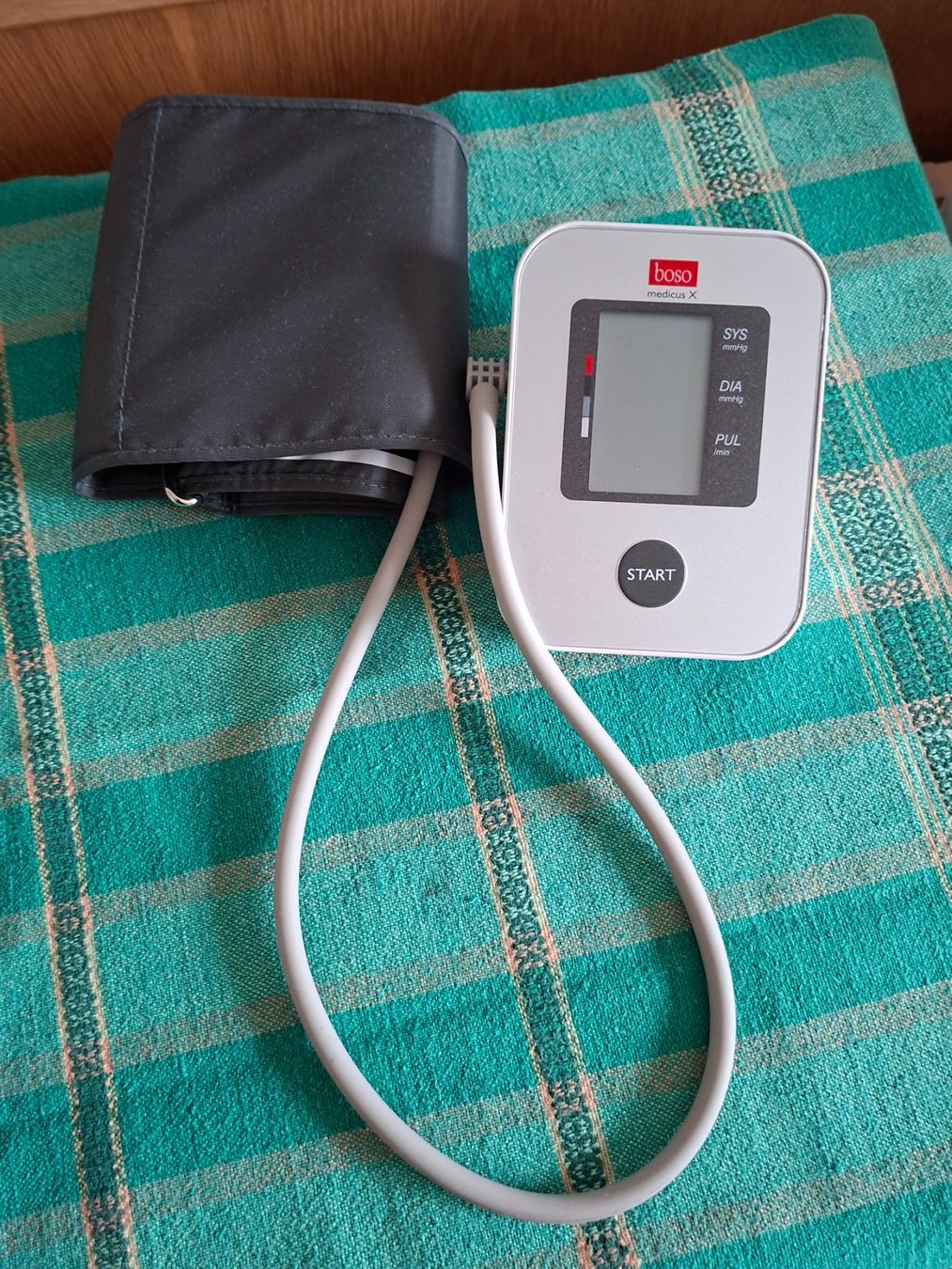 Attrezzature mediche: Blutdruckmessgerät – Usato da Etzwilen venduto da 3ei_5rty