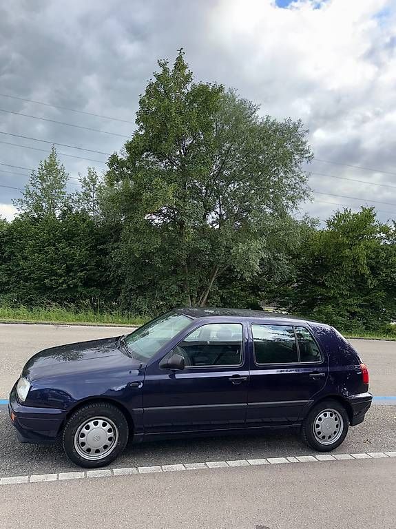 VW Automobili: VW Golf 1800 Swiss Topline – Usato da Meggen venduto da lor_2rvc