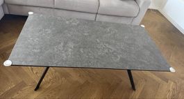 Couchtisch aus Glas und Metall 
