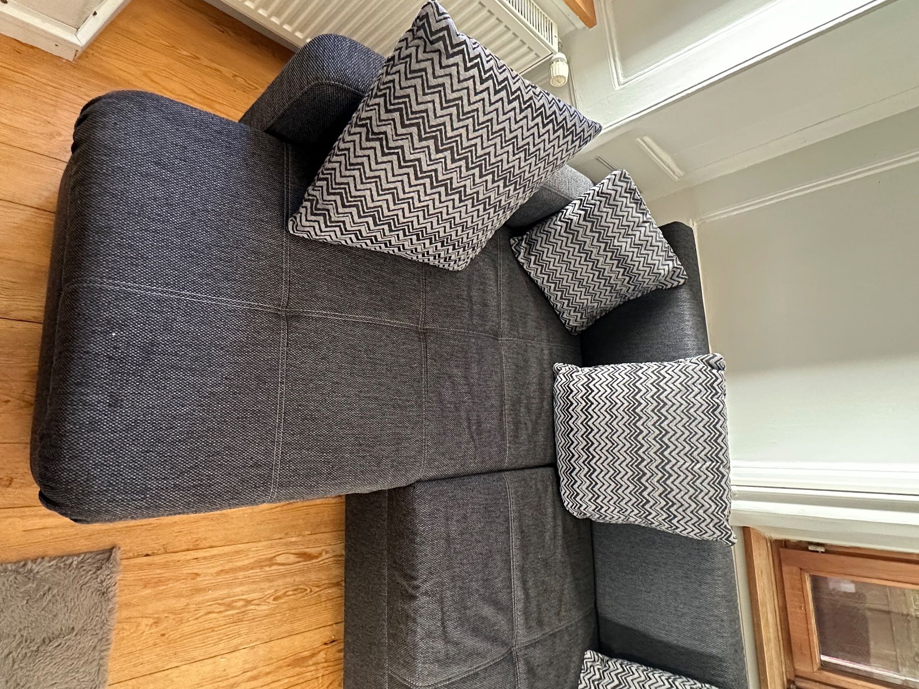 Sofas: Canapé avec rangement intégré – comme neuf – D'occasion à La Neuveville par eli_pxr9 1