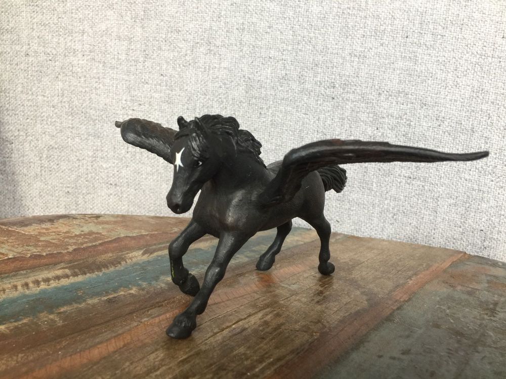 Safari Twighlight Pegasus-Figur, Schwarz - Detailreiche Fantasy-Figur