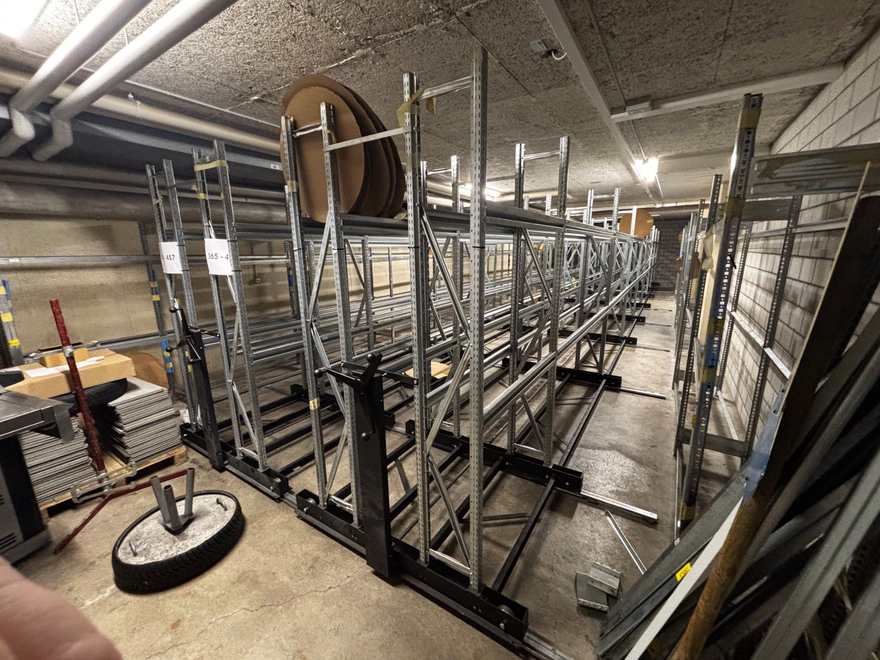 Scaffali: Räder / Reifenregal schiebbar mit Rollen – Usato da Wetzikon ZH venduto da ATAG8623