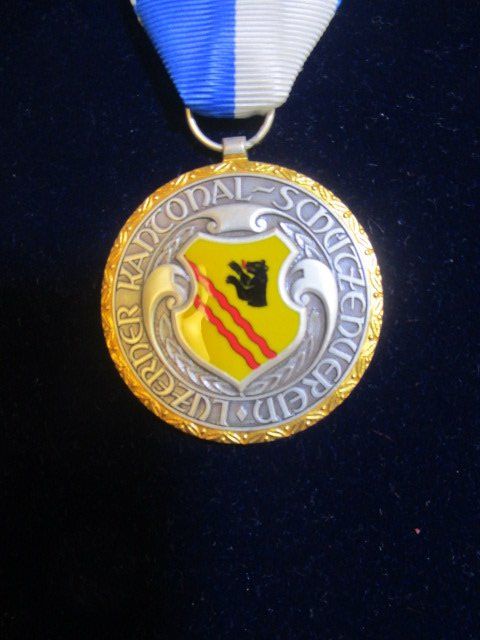 Medaglie: Luzerner Stich 1984 emailliertes Gemeindewappen Romoos – Nuovo (secondo la descrizione) da Luzern venduto da Horoskop1 1