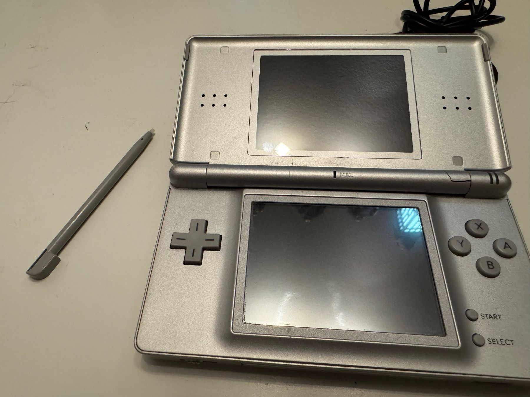 Nintendo Console: Nintendo DS lite Konsole Silber mit Ladekabel – Usato da Burgdorf venduto da Caradhras 1