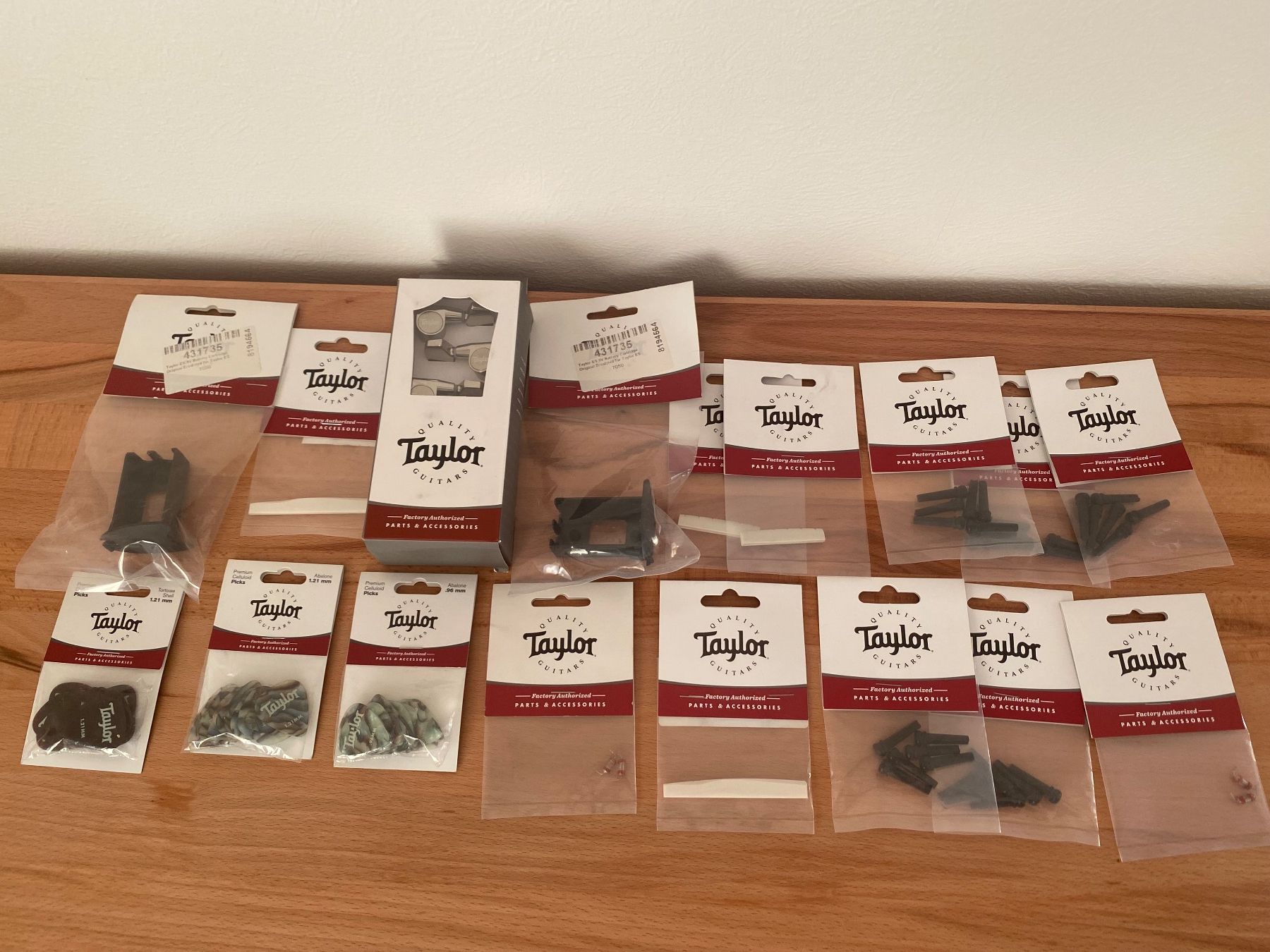 Taylor Musikinstrumente: Taylor Gitarren Ersatzteil Set – Neu und originalverpackt aus Beckenried von and_b729