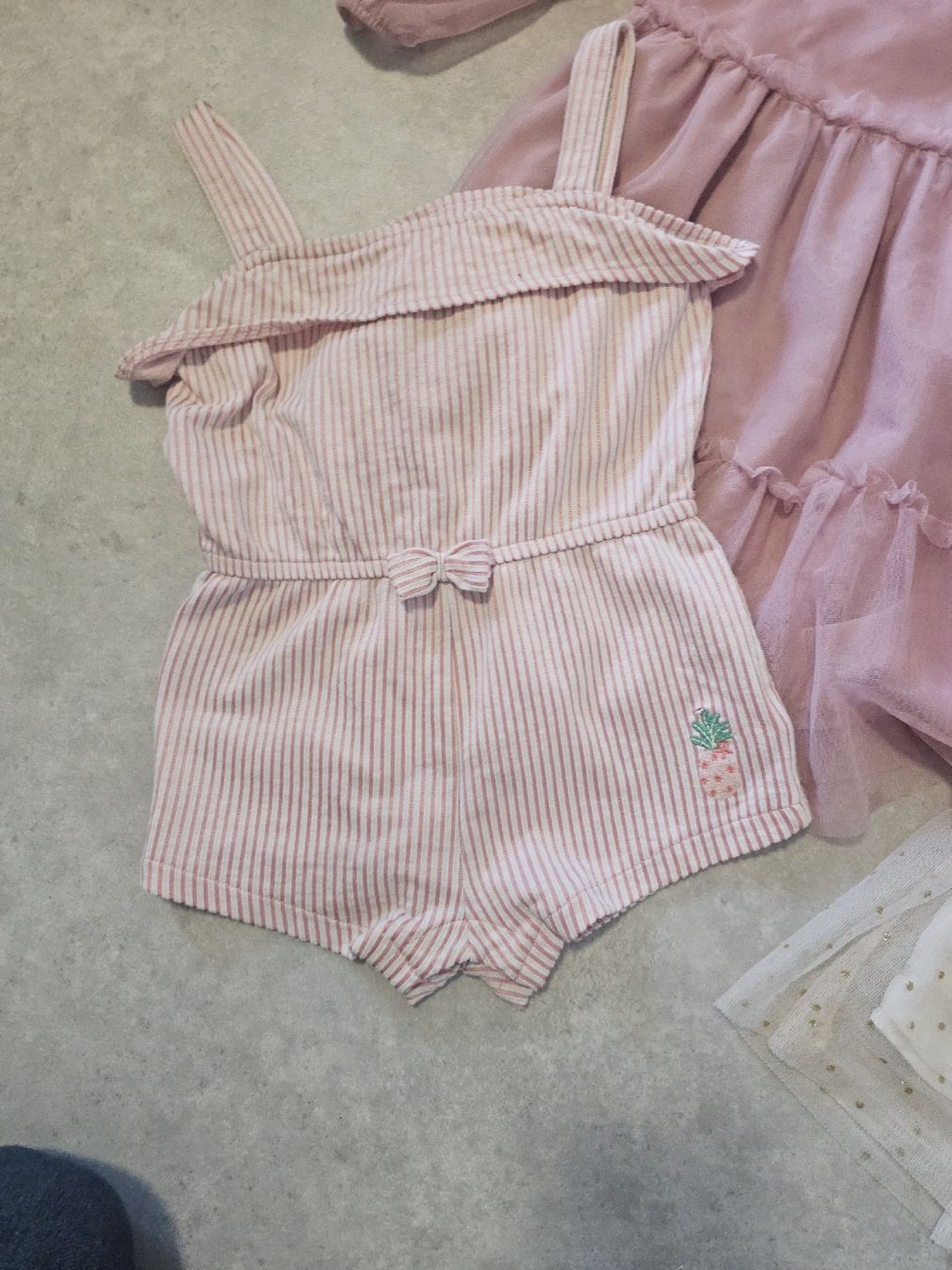 H&M Lotti & Set di vestiti: Lot de 3 robes & barboteuse taille 92 – Usato da Sornetan venduto da T.a333 4