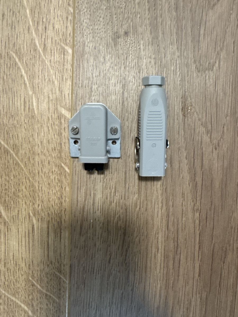 Spine: STAK AP200 Stecker & Dose  – Nuovo (secondo la descrizione) da Bolligen venduto da weg_nj55