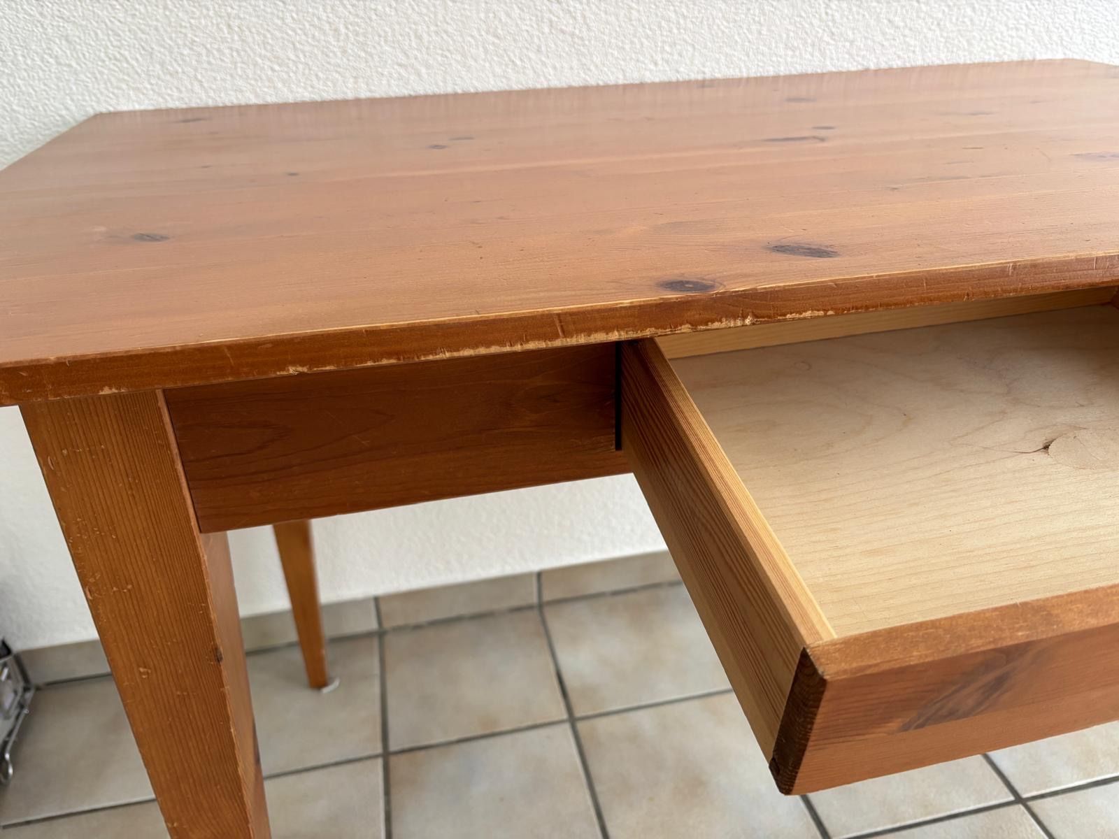 Tavoli: Kleiner Holztisch mit Schublade – Usato da Seewis-Schmitten venduto da jon_qx57 2