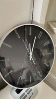 Wand Uhr rund schwarz weiss Zifferblatt guter Zustand