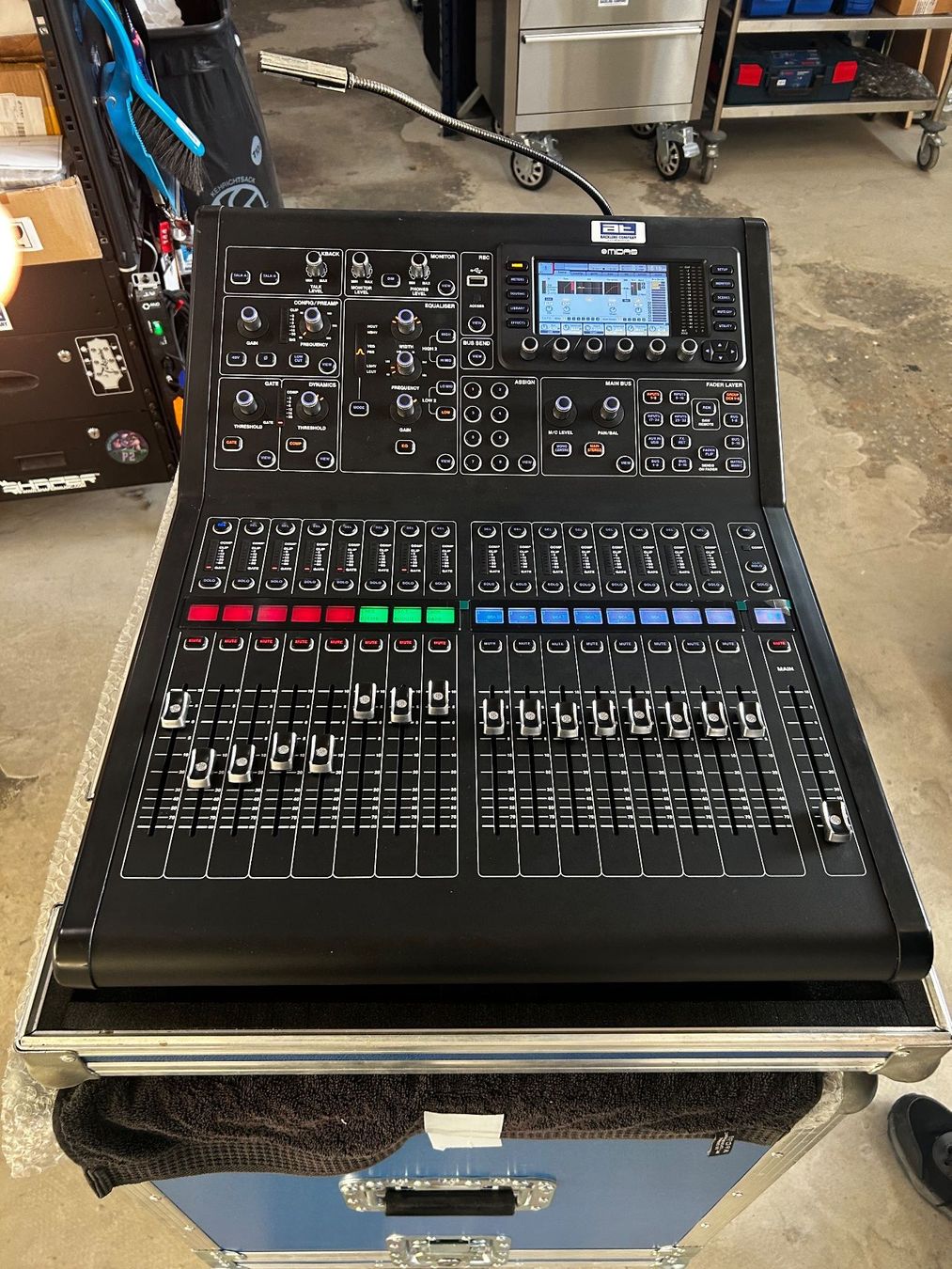 Midas Mischpulte: Midas M32R avec lampe Littlite & flightcase original – Neu (gemäss Beschreibung) aus Gletterens von atmusicstore