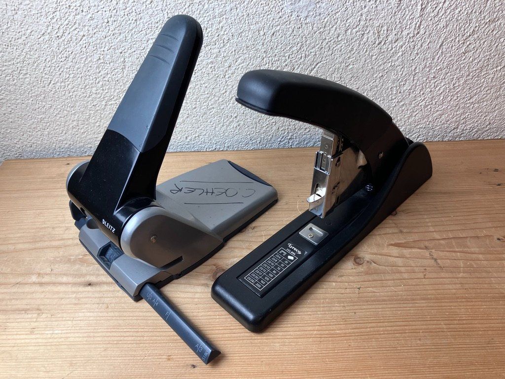 Leitz Tutti gli attrezzi: Locher Leitz 5180 & Stapler Lyreco HD200 – Usato da Fislisbach venduto da Promo
