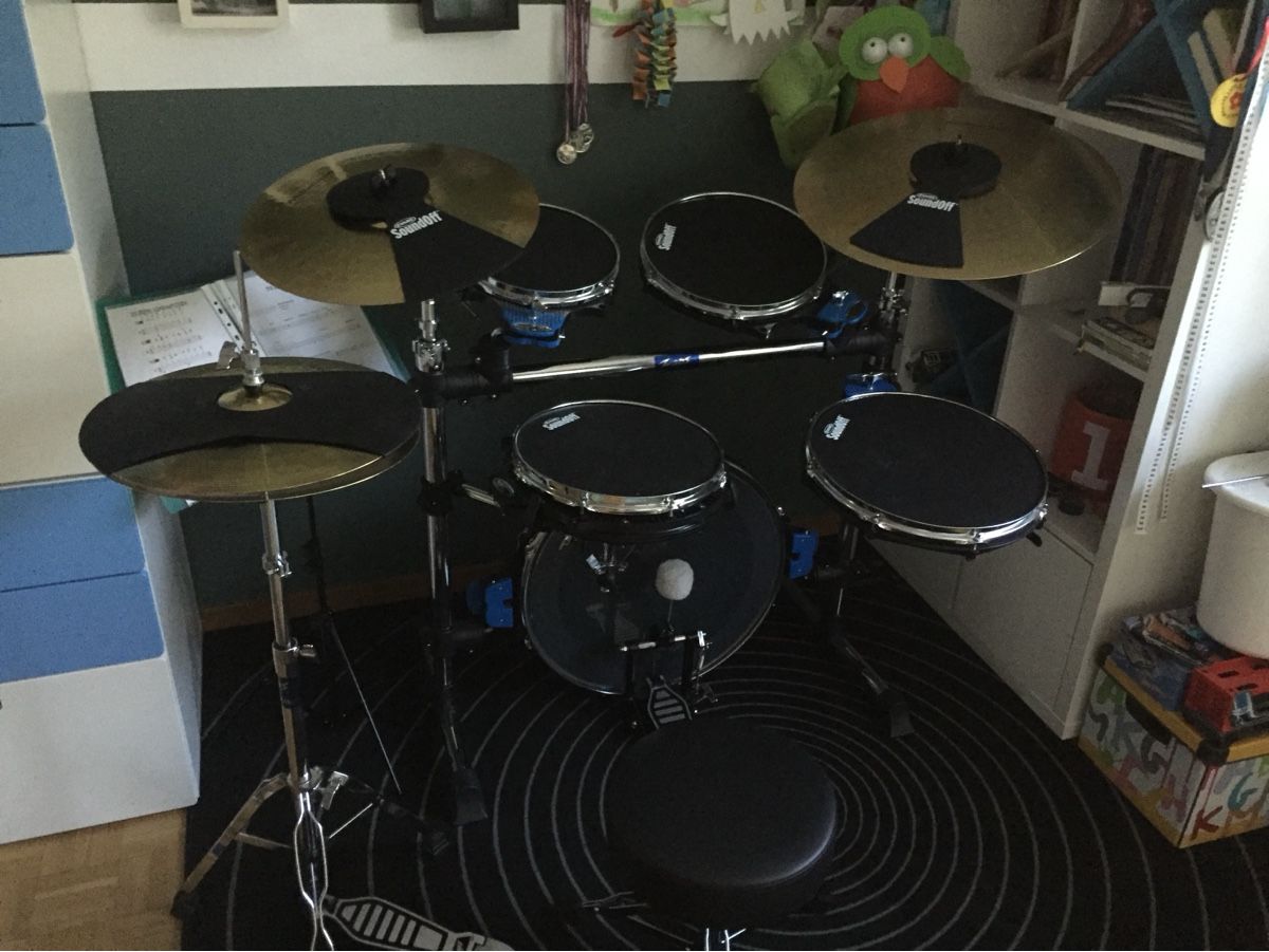 Strumenti musicali: TRAPS A-400 Drum set + Bags – Usato da Zürich venduto da Blimi07 1
