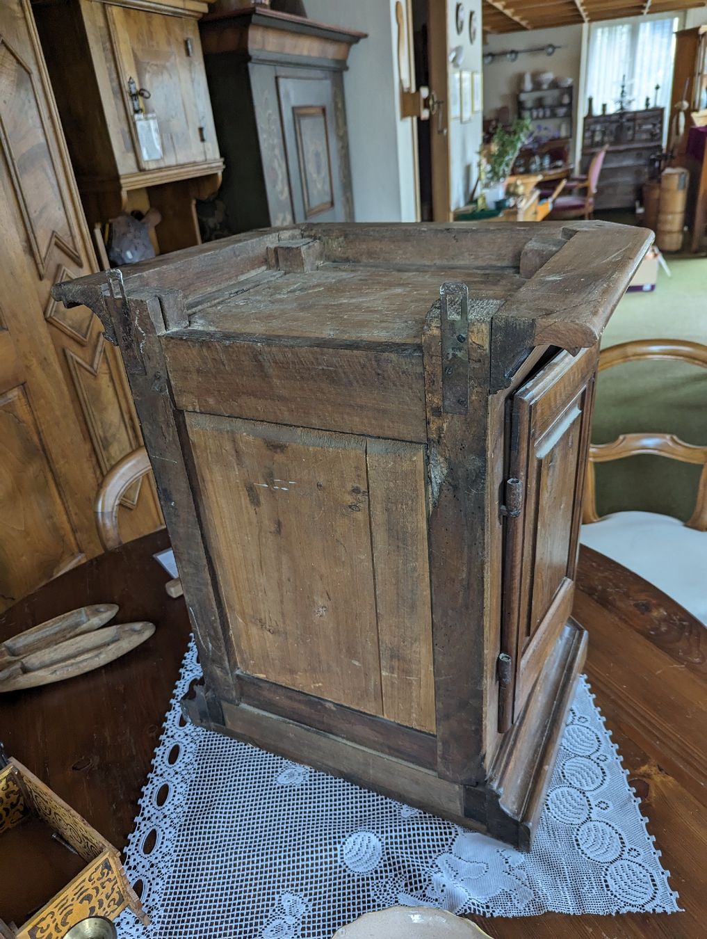 Vetrine: Vitrine Nussbaum ca 1800 – Usato da Stäfa venduto da MichaelHiu 3