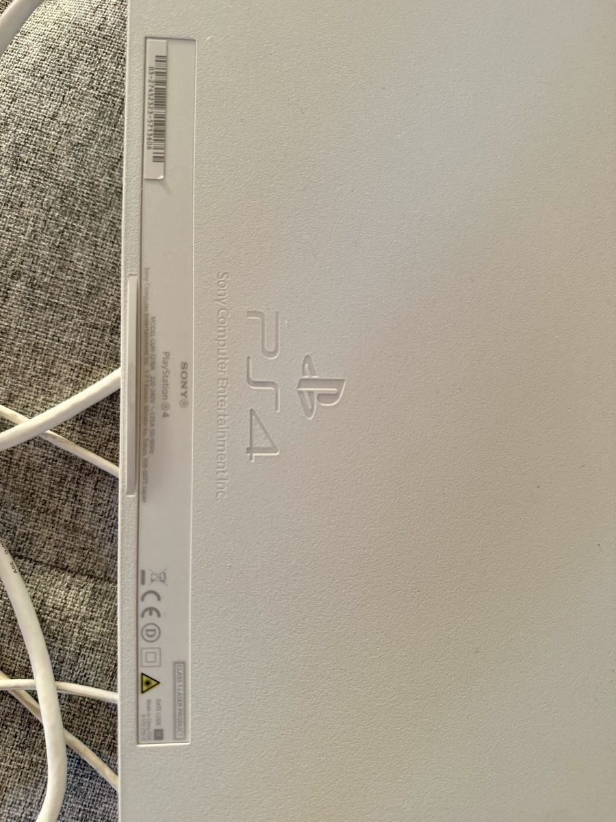 Sony Console: Playstation 4 | PS4 | mit 2 Controller & 8 Spielen – Usato da Dierikon venduto da FraeuleinMaus17 5