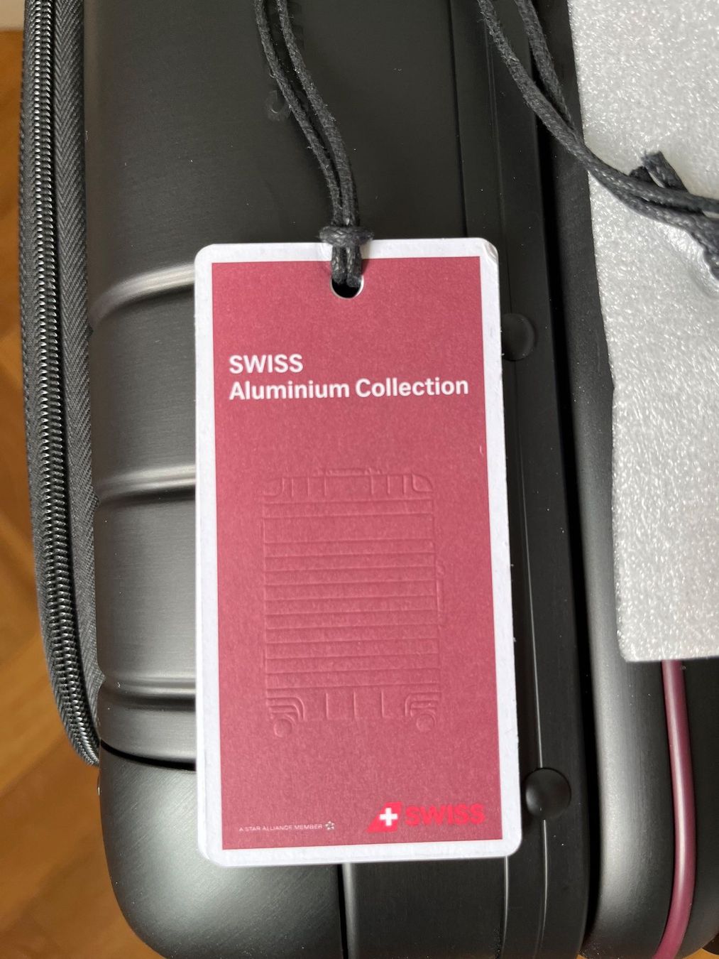 Swiss Valigie: SWISS Aluminium Collection Front Pocket Rollkoffer / Trolley – Nuovo e nell'imballaggio originale da Zürich venduto da edelstahl061 5