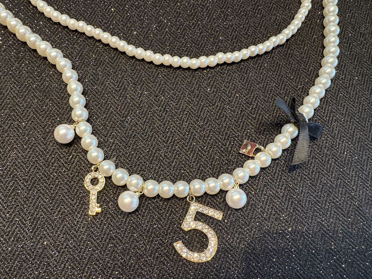 Catenine: Halskette mit Perlen und Anhänger, neu – Nuovo e nell'imballaggio originale da Beromünster venduto da msklef 2