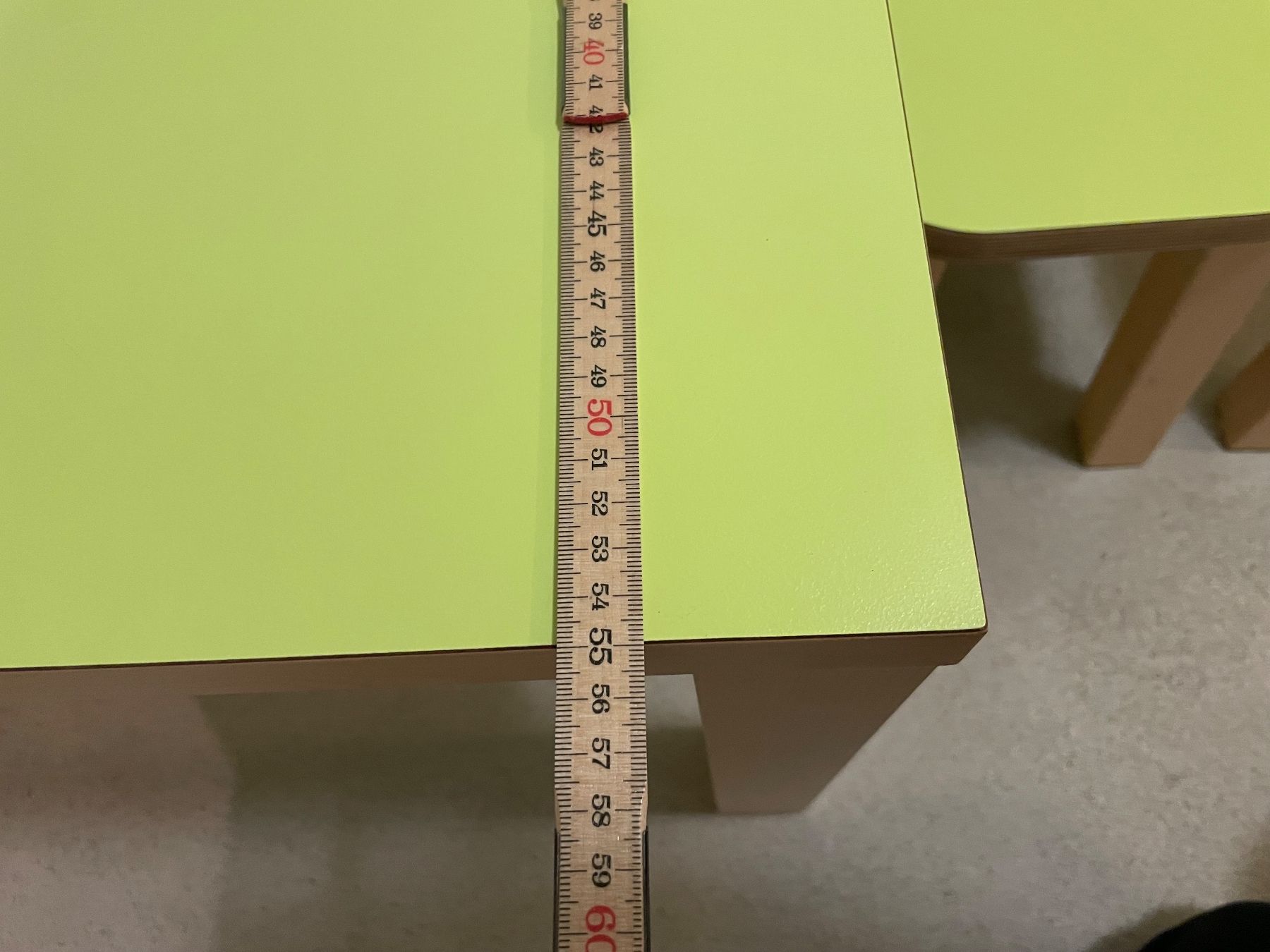 Set di tavolo e panche: Kindertisch mit 2 Stühlen – Usato da Jona venduto da Eve10 4