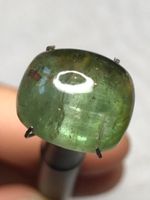 schönes Turmalin Cabochon grün 13 Karat