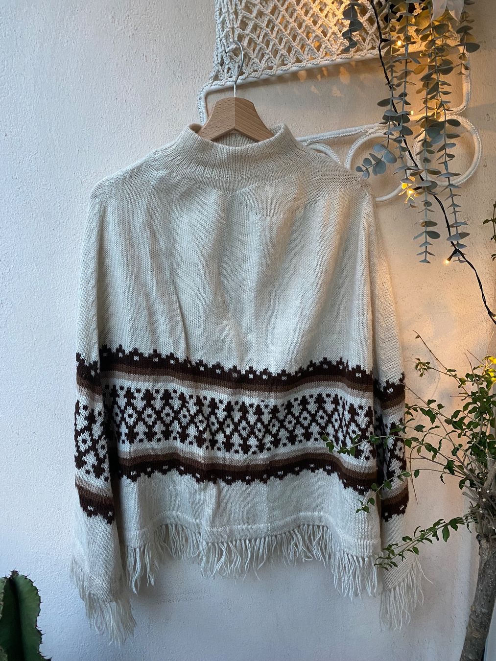 Altro in Moda donna: Poncho tricot blanc rayures marron franges taille unique – Usato da Genève venduto da lejardindesvetements