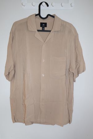 H&M Beige Short Sleeve Shirt - Relaxed Fit - Size L