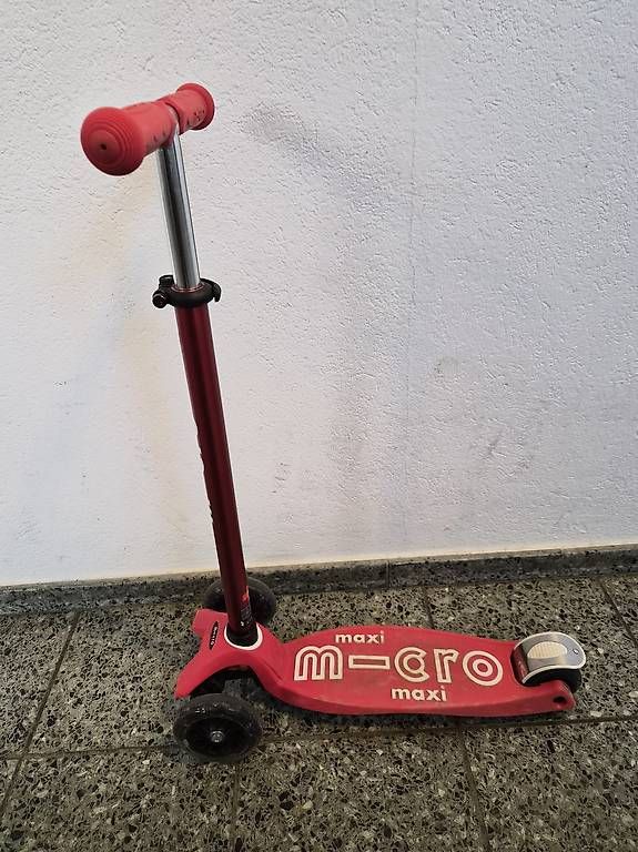 Micro Kickboard: Maxi Micro Deluxe LED Red – D'occasion à Reinach BL par ani_8xbq 4