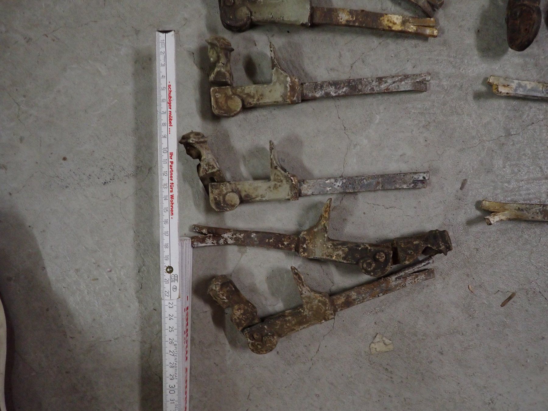 Quincaillerie: Grosse Sammlung antiker Fensterladenhalter – D'occasion à Wallisellen par Mf1000 6