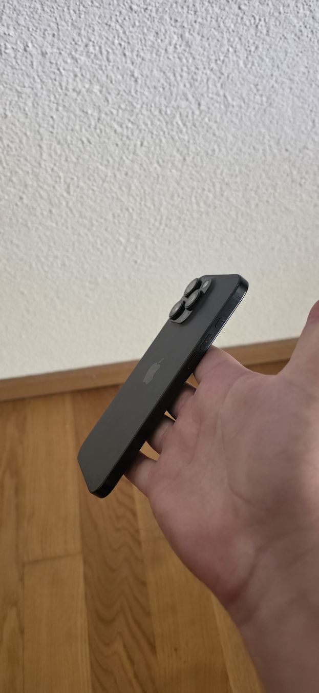 Apple Portables: Iphone 16 Pro Max – D'occasion à Root par Audi_21 5