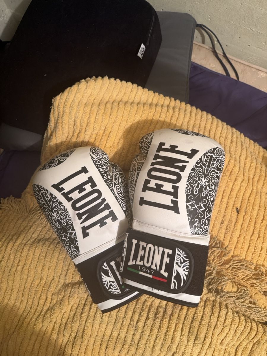 Handschuhe & Handstulpen: Leone Boxhandschuhe Weiss/Schwarz  – Gebraucht aus Innerberg von Brabus81