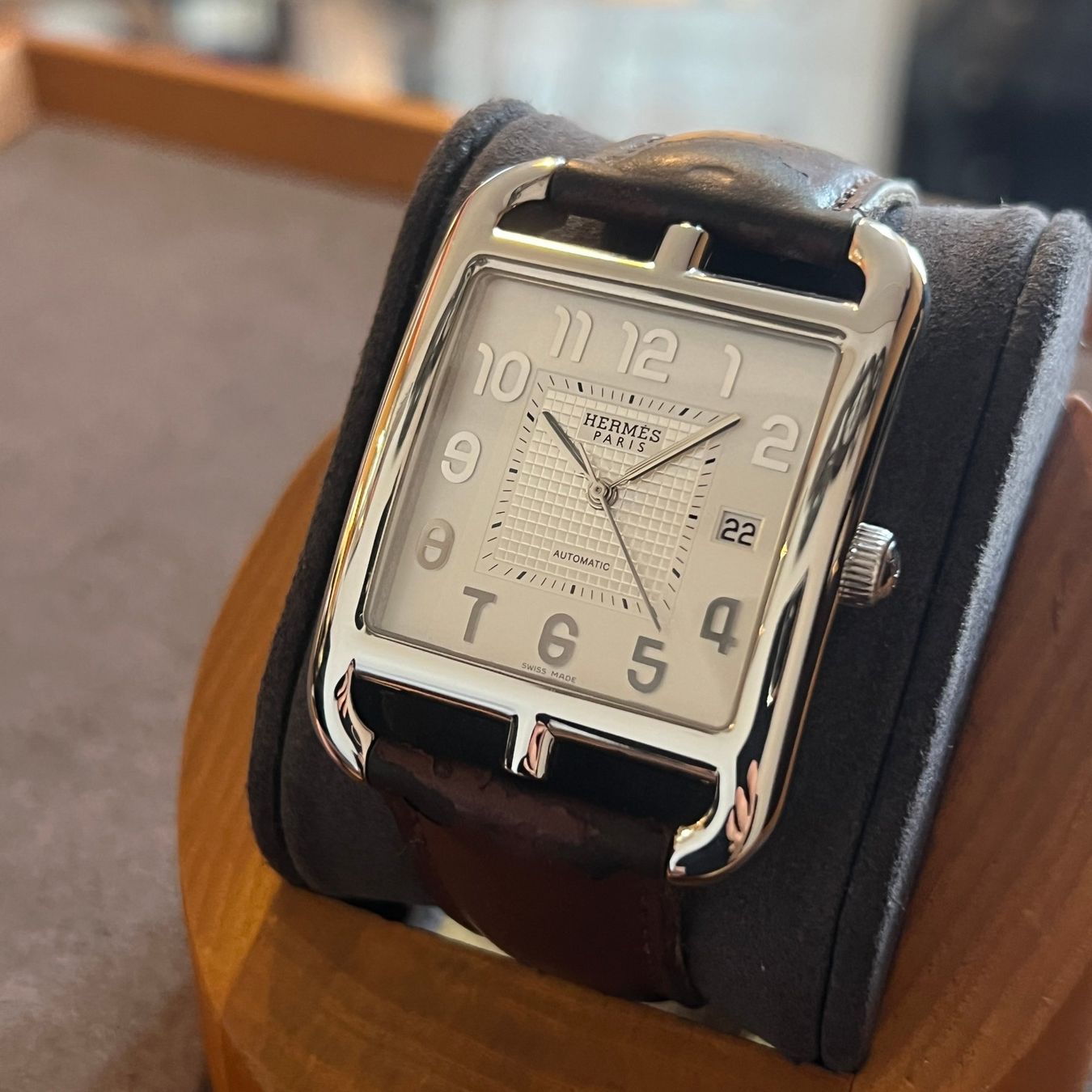Hermès Montres: FLASH SALE Hermès Cape Cod Date Automatic Silver Dial CD6.71 – D'occasion à Carouge GE par Watchaser 2