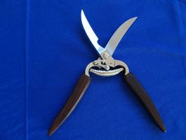 Geflügelschere 26,5cm lang.  Holzgriffe 11,5cm lang.  Metall