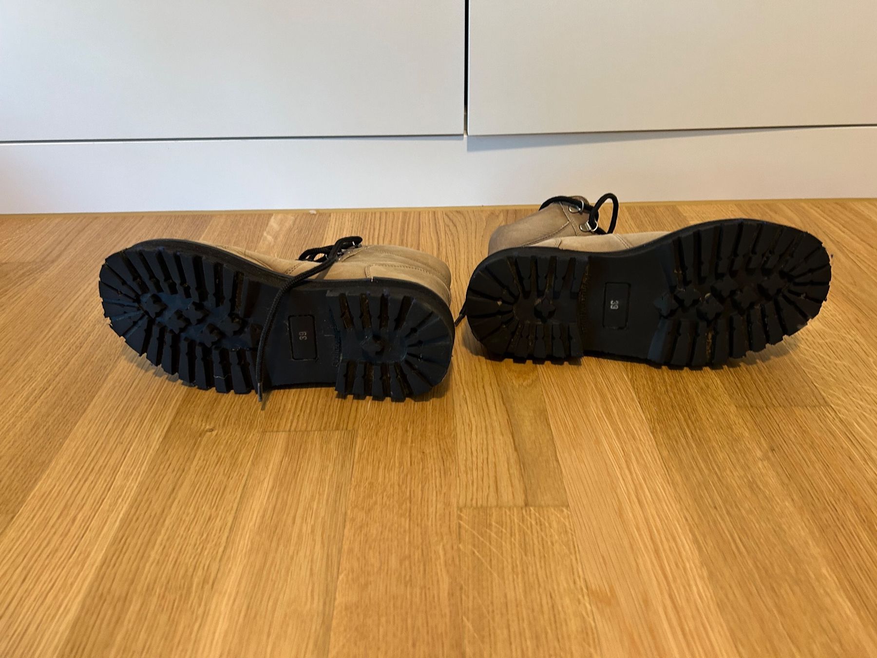 Scarpe da uomo: Stiefeletten beige Grösse 38 gut erhalten – Usato da Zürich venduto da Dailychic 6
