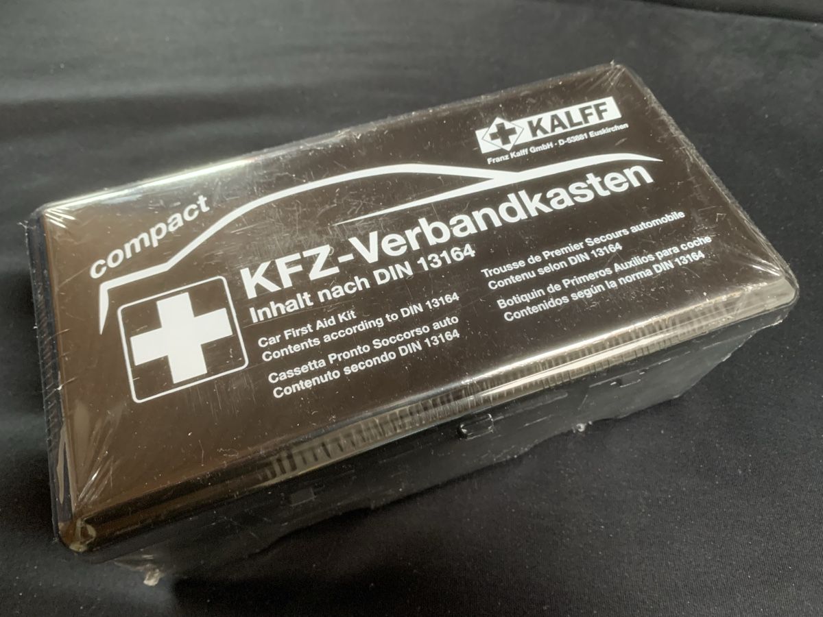 Kit di pronto soccorso: KFZ Verbandkasten neu – Nuovo e nell'imballaggio originale da Biberist venduto da coffee13