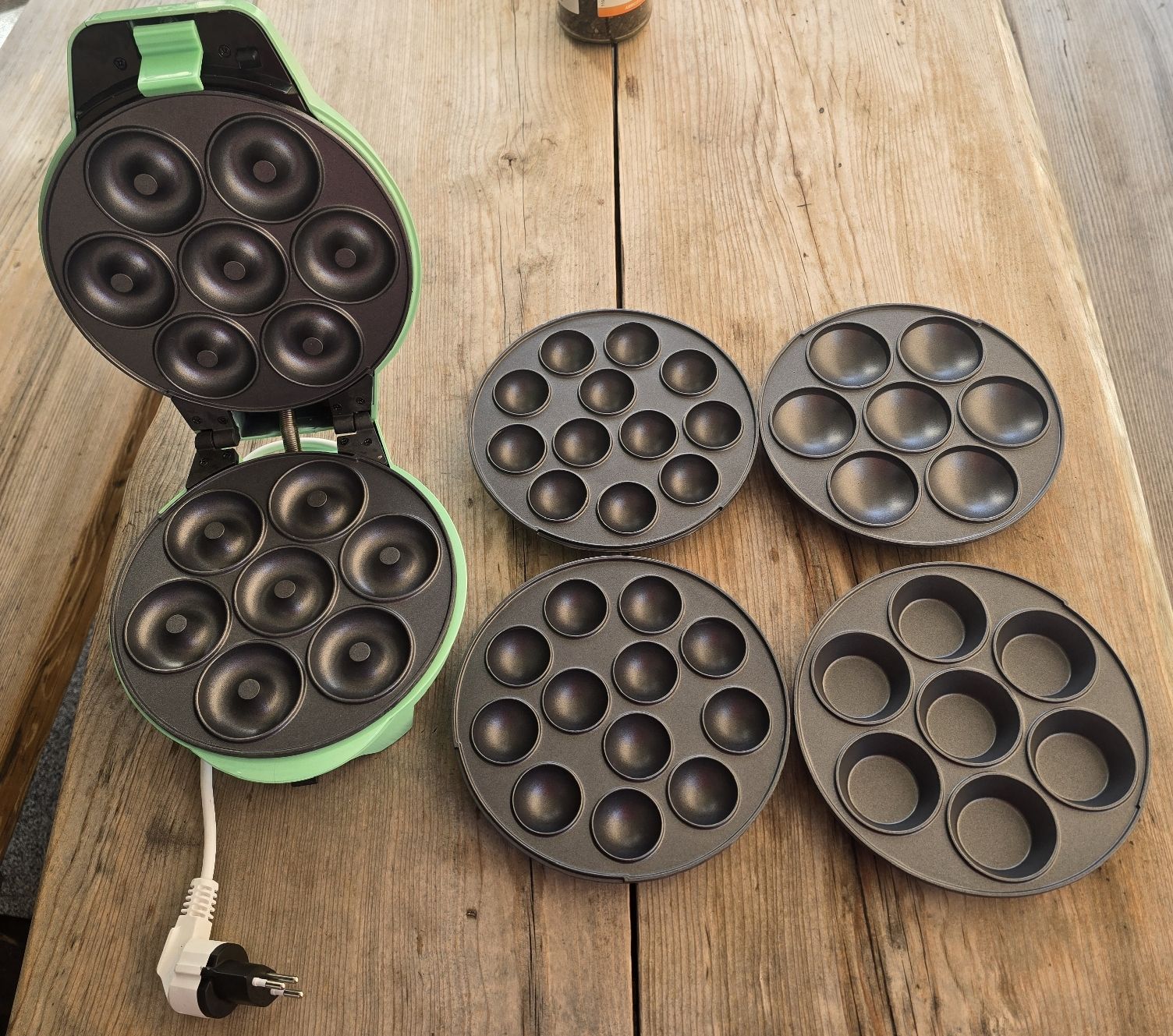 Backformen: Donuts / Cakepops/ Cupcakes- Maker von Bestron in Mint – Gebraucht aus Escholzmatt von Koenigskind2023