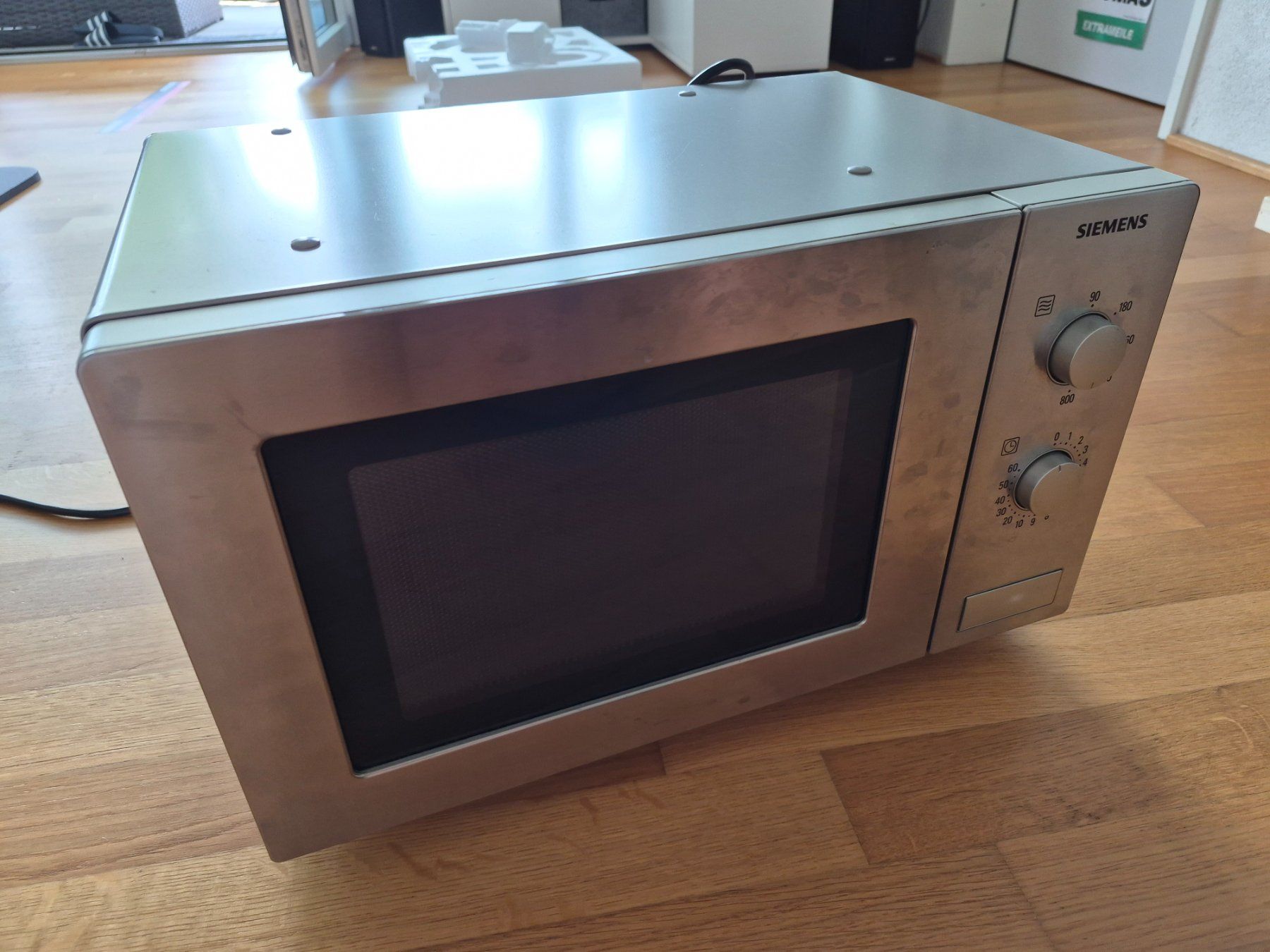 Elettrodomestici da cucina: Mikrowelle 800w – Usato da Buchs ZH venduto da t_s_7qwy 1