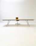 1 Unistandard Tisch von 'Atelier Alinea' mit Birkenholz
