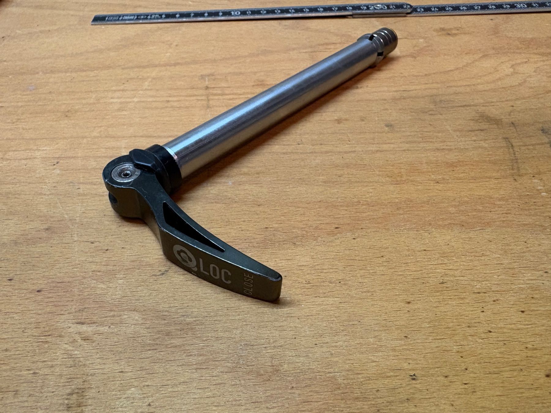 Ersatzteile: Qloc Steckachse von Suntour 135mm Ø 15mm – Gebraucht aus Biel/Bienne von ofa