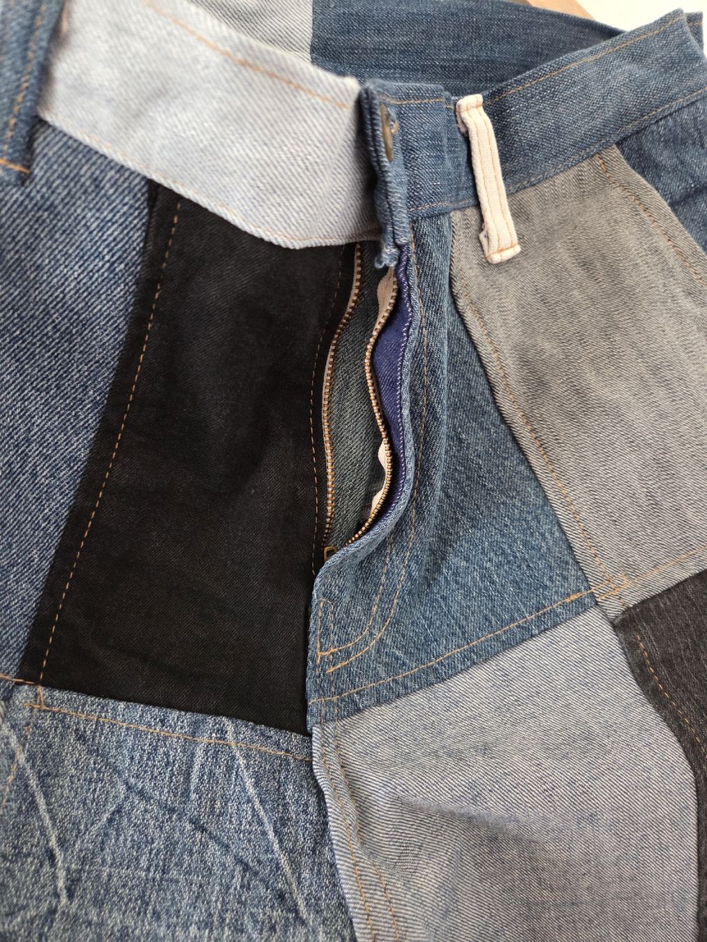 Jeans: Coole Patchwork Jeans, Grösse 38, Handmade, Unikat! – Nuovo (secondo la descrizione) da Basel venduto da Anghkorwatt 2
