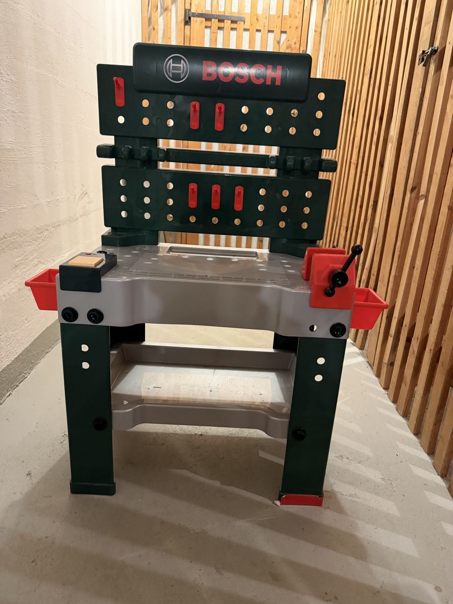 Giocattoli: Kinder Werkzeug Tisch  – Usato da Glattbrugg venduto da ste_6sfx