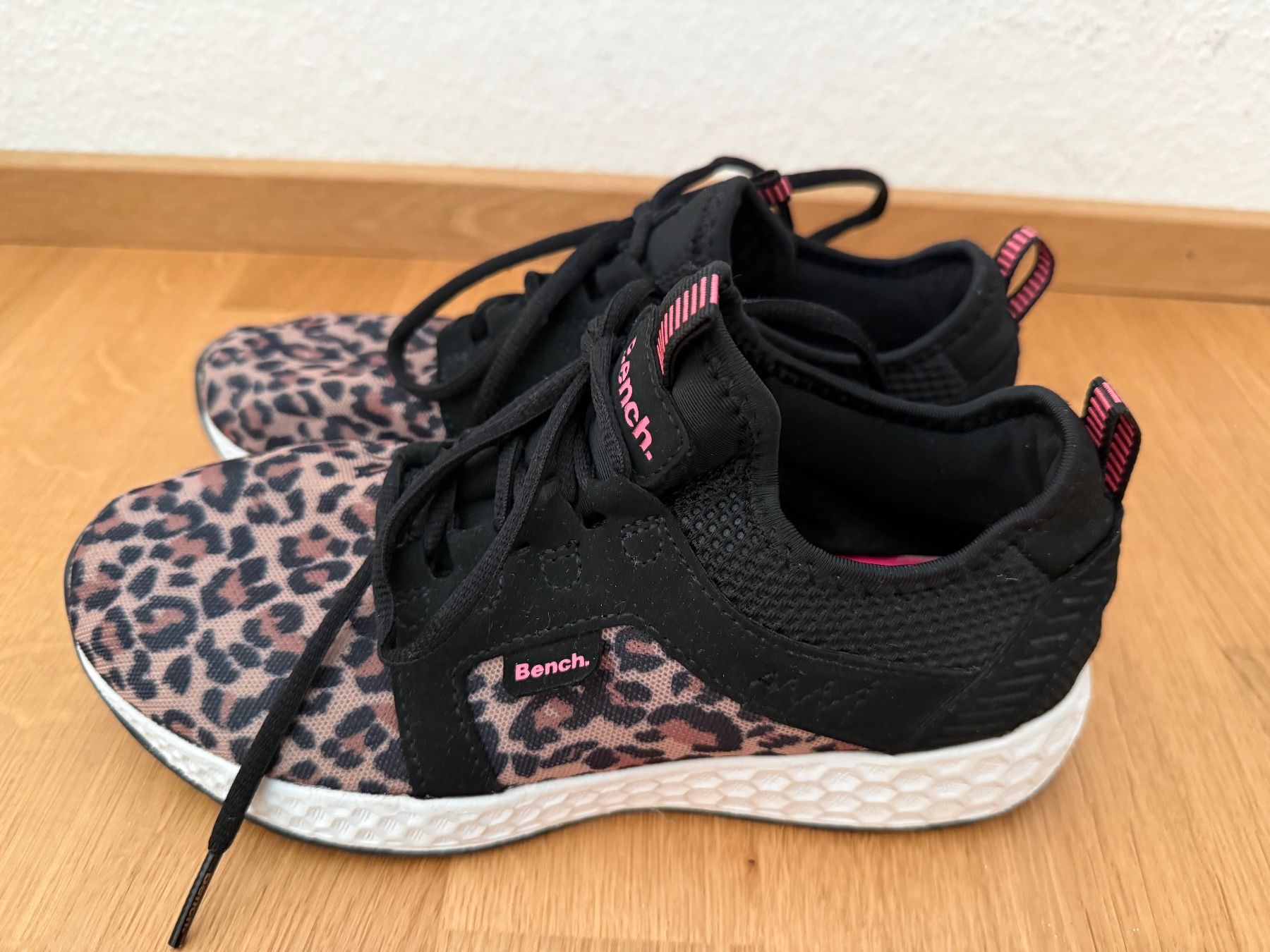 Bench Schuhe für Mädchen: Turnschuhe Bench Gr 37 Leo – Gebraucht aus Hünibach von rotestandem01 1