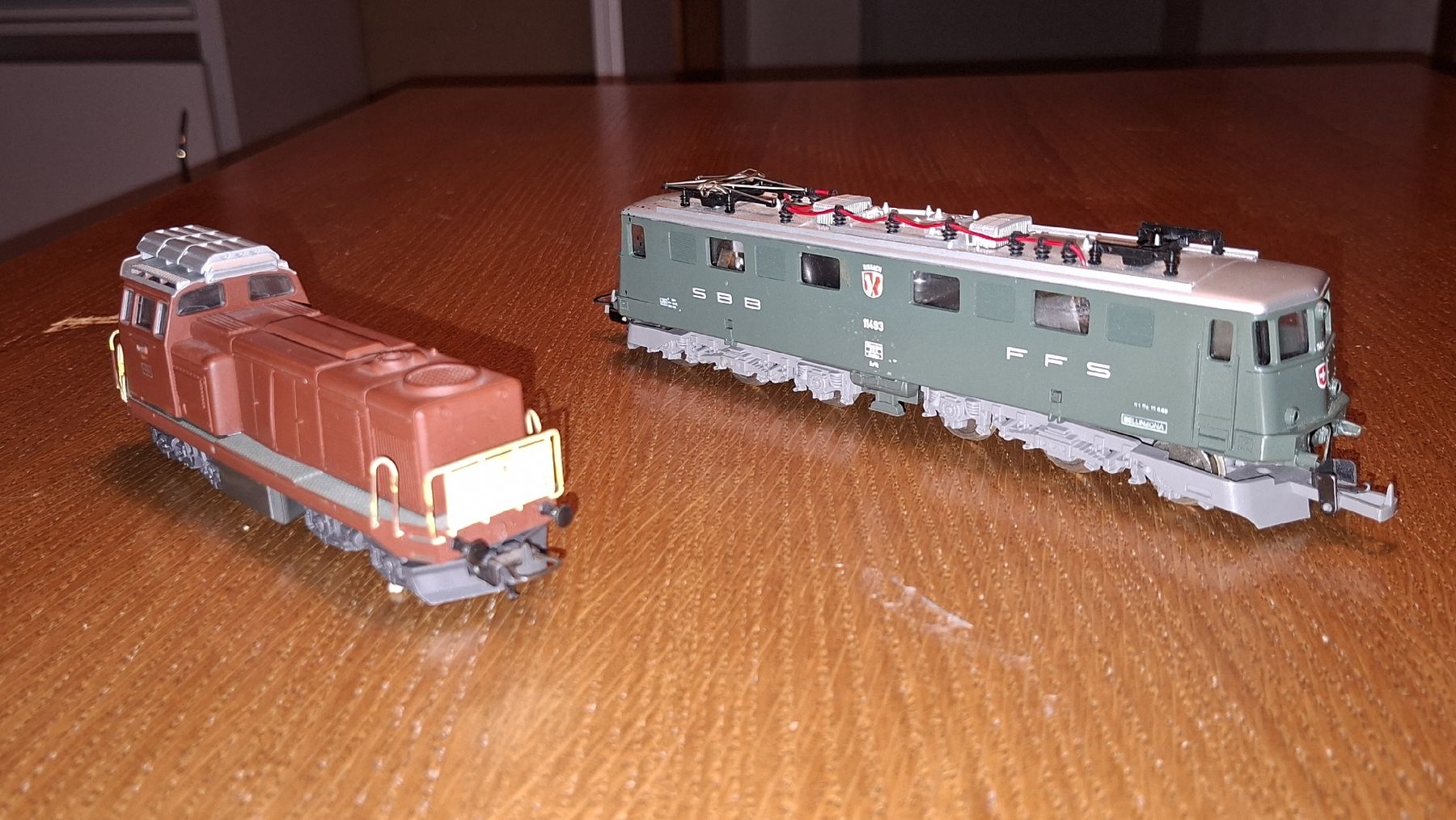 Lima Trains électriques: H0 DC Bm 4/4  läuft. SBB Ae 6/6 Defekt. – Défectueux à Pfäffikon ZH par gub_2j76
