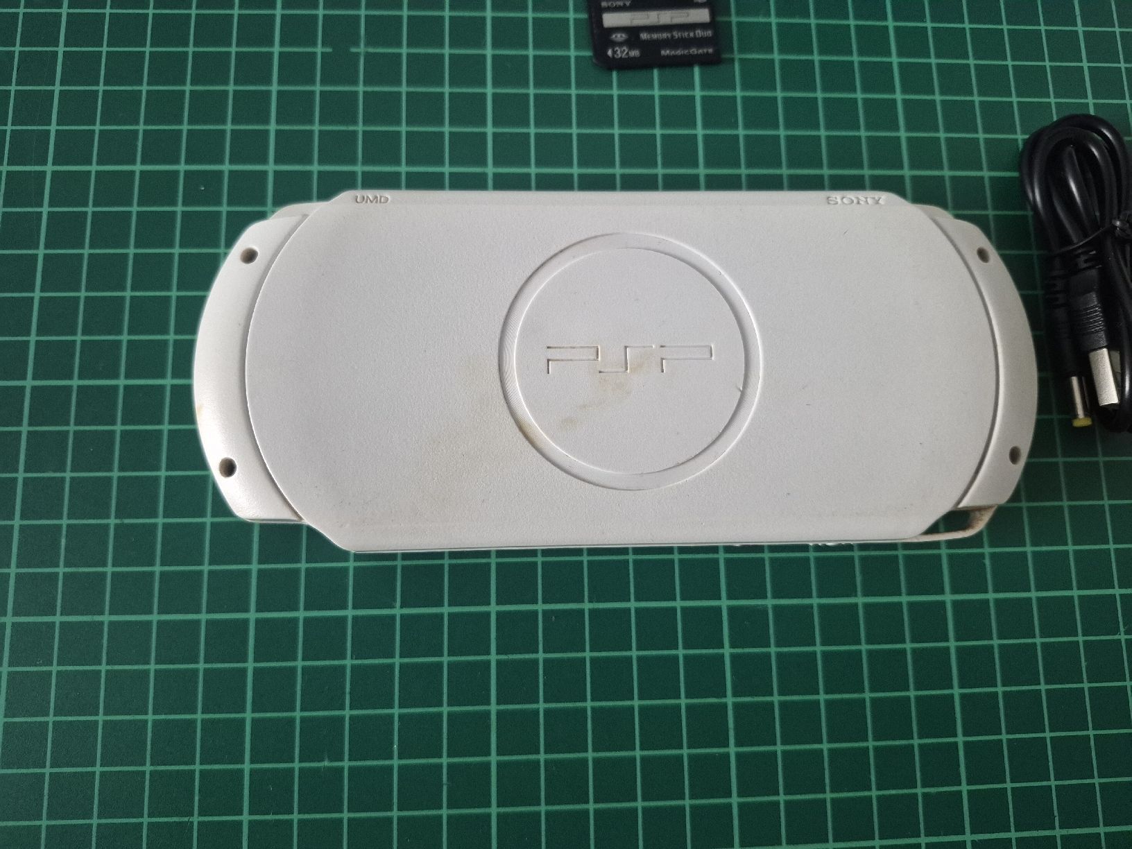 Sony Konsolen: Sony PSP Street Console White with Memory card & Cable – Gebraucht aus Meyrin von Retro-GZ 3
