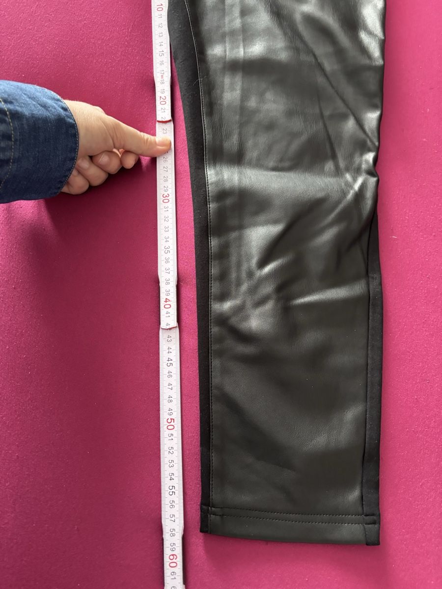 Pantaloni: Schicke Kunstleder-Hose, ca. Gr. 34/36 – Nuovo e nell'imballaggio originale da Wald AR venduto da bertli00 3