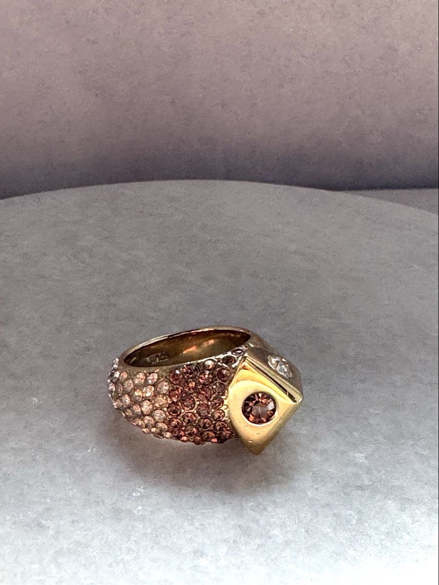 Louis Vuitton Anelli: LOUIS VUITTON Crystals Trunkies Ring – Usato da Kriens venduto da hannaandkiko 4