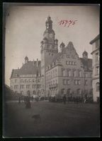 Fotografie Döbeln, Rathaus mit Vorplatz